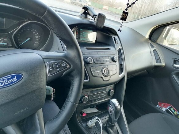 2015 Ford Focus III Рестайлинг, белый, 1090000 рублей - вид 2