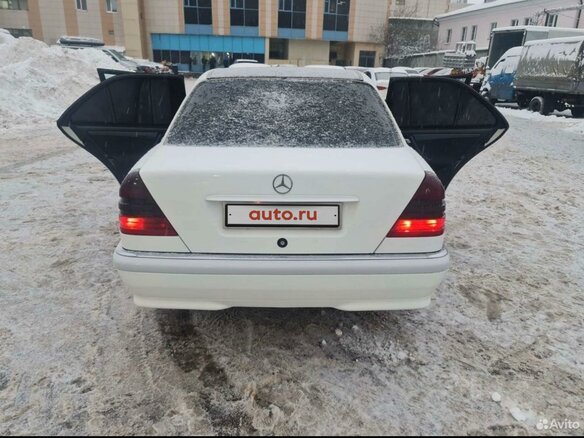1999 Mercedes-Benz C-Класс 230 I (W202) Рестайлинг, белый, 500000 рублей - вид 5