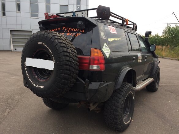 1998 Mitsubishi Montero Sport I, чёрный - вид 3