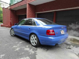 2001 Audi S4 I (B5), синий, 1350000 рублей, вид 3