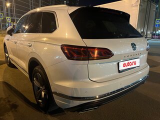 2019 Volkswagen Touareg III, белый, 4050000 рублей, вид 4