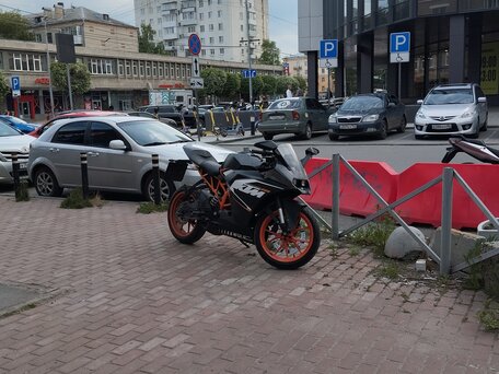 2014 KTM RC 200, чёрный, 360000 рублей, вид 4