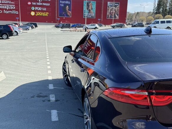 2017 Jaguar XF II, красный, 2400000 рублей - вид 8