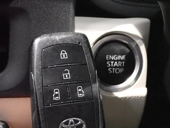 2023 Toyota Sienta III, чёрный, 1350000 рублей - вид 16