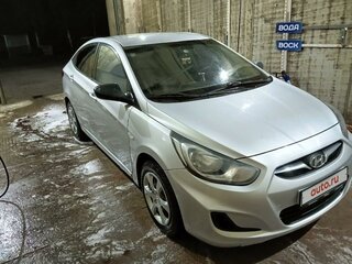2013 Hyundai Solaris I, серебристый, 750000 рублей, вид 1
