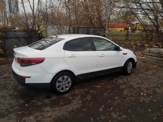 2016 Kia Rio III Рестайлинг, белый, 780000 рублей, вид 3