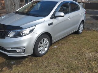 2015 Kia Rio III Рестайлинг, серебристый, 980000 рублей, вид 1