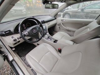 2005 Mercedes-Benz C-Класс 230 II (W203) Рестайлинг, серебристый, 1000000 рублей, вид 5