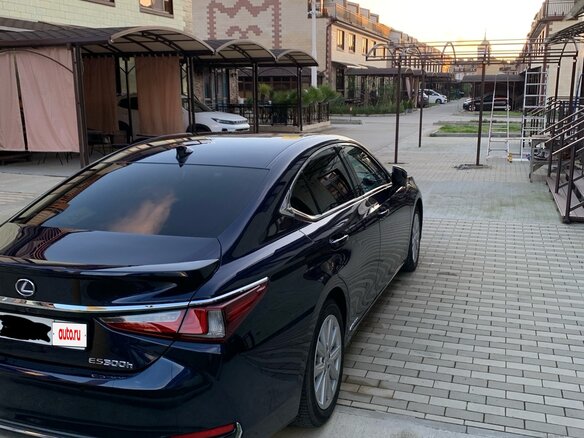 2019 Lexus ES 300h VII, синий, 4600000 рублей - вид 10