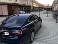 2019 Lexus ES 300h VII, синий, 4600000 рублей - вид 10