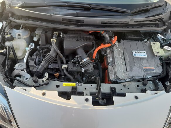 2018 Nissan Note e-Power II Рестайлинг, белый, 1550000 рублей - вид 15