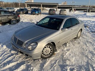 2003 Mercedes-Benz E-Класс 220 III (W211, S211), серебристый, 725000 рублей, вид 3