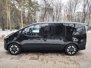 2023 Hyundai Staria I, чёрный, 5800000 рублей, вид 3