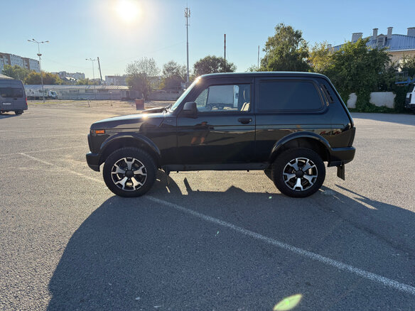 2021 Lada (ВАЗ) 2121 (4x4) Urban I Рестайлинг (2020), чёрный, 750000 рублей - вид 6