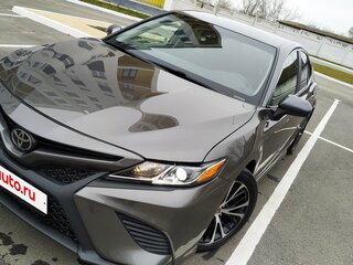 2018 Toyota Camry US Market VIII (XV70), серый, 2350000 рублей, вид 1