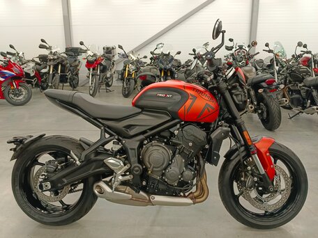 2023 Triumph Trident 660, оранжевый, 850000 рублей, вид 2