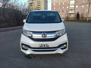 2017 Honda Stepwgn Spada V, белый, 1990000 рублей, вид 3