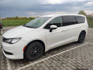 2020 Chrysler Voyager VI, серебристый, 2600000 рублей, вид 3