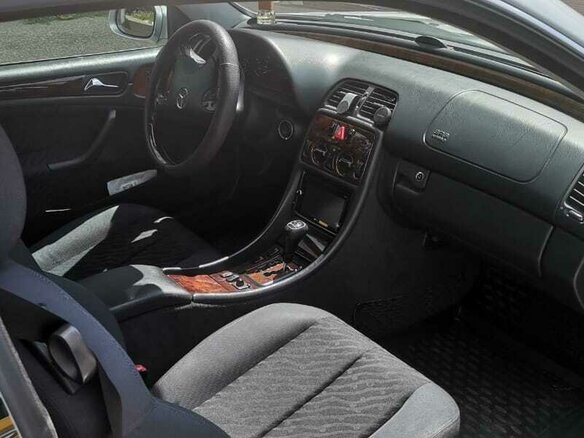 1999 Mercedes-Benz CLK-Класс 200 I (W208), серебристый, 1000080 рублей - вид 8