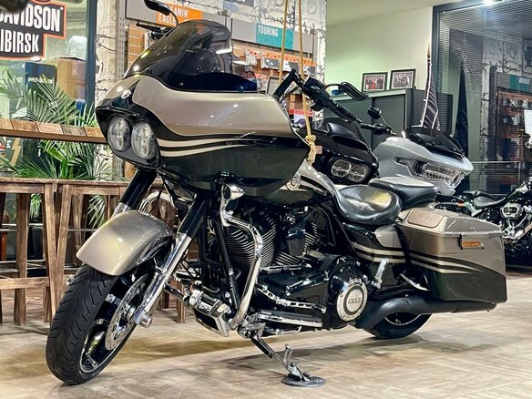 2013 Harley-Davidson CVO Road Glide, чёрный, 1500000 рублей - вид 3