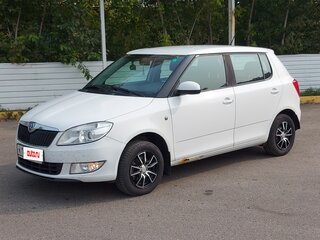 2013 Skoda Fabia II Рестайлинг, белый, 549000 рублей, вид 2