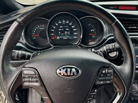 2016 Kia Ceed II Рестайлинг, белый, 1500000 рублей - вид 7