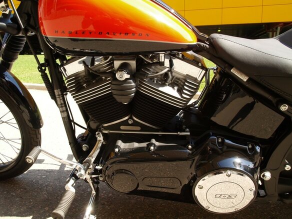 2012 Harley-Davidson Blackline, красный, 1200000 рублей - вид 6