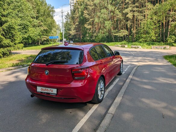 2012 BMW 1 серии 118i II (F20/F21), красный, 1250000 рублей - вид 5