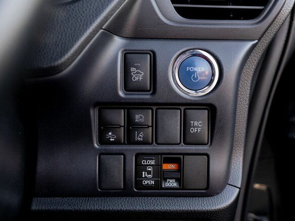 2017 Toyota Noah III (R80), чёрный - вид 15