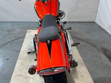 2009 Harley-Davidson CVO, красный, 2100000 рублей, вид 4