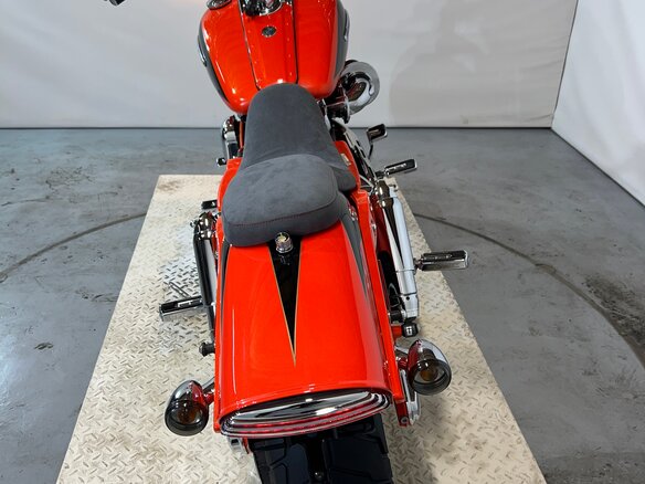 2009 Harley-Davidson CVO, красный, 2100000 рублей - вид 3