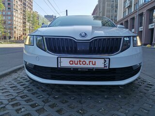 2019 Skoda Octavia III (A7) Рестайлинг, белый, 1350000 рублей, вид 3