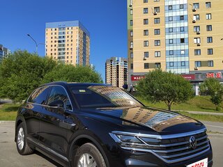 2021 Volkswagen Touareg III, чёрный, 8000000 рублей, вид 4