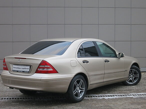 2004 Mercedes-Benz C-Класс 240 II (W203) Рестайлинг, бежевый - вид 3