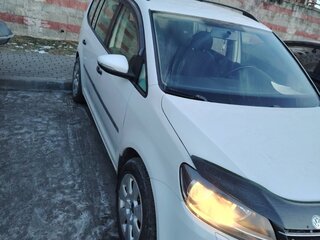 2014 Volkswagen Touran I Рестайлинг 2, белый, 750000 рублей, вид 1