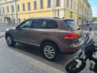 2012 Volkswagen Touareg II, коричневый, 1550000 рублей, вид 1