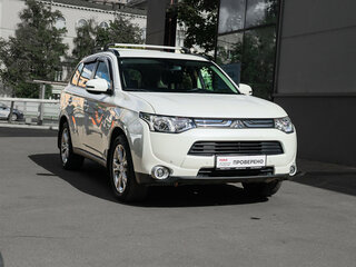 2013 Mitsubishi Outlander III, белый, 1600000 рублей, вид 3