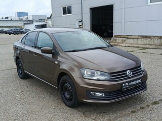 2015 Volkswagen Polo V Рестайлинг, коричневый, 680000 рублей, вид 1