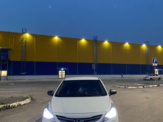 2016 Hyundai Solaris I Рестайлинг, белый, 680000 рублей, вид 2