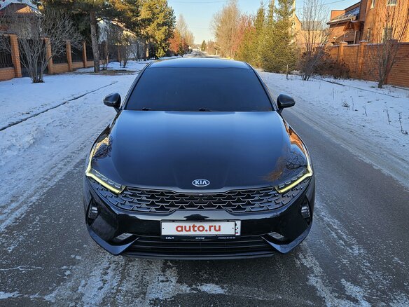 2021 Kia K5 III, чёрный, 2770000 рублей - вид 1