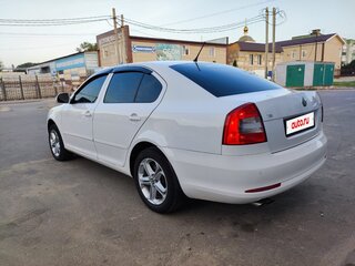 2011 Skoda Octavia II (A5) Рестайлинг, белый, 990000 рублей, вид 4
