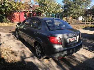 2010 Kia Rio II Рестайлинг, серебристый, 550000 рублей, вид 4