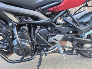 2020 Yamaha MT-09 Tracer (FJ-09), красный, 1000000 рублей, вид 3