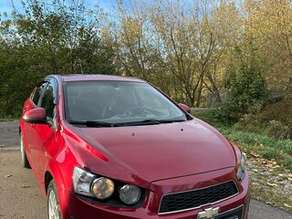 2014 Chevrolet Aveo II, красный, 1100000 рублей, вид 3