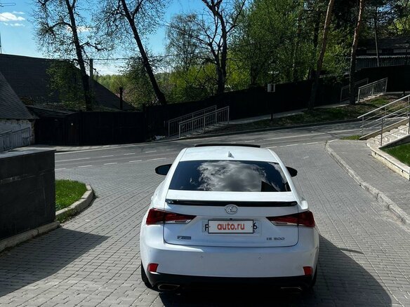 2018 Lexus IS 300 III Рестайлинг, белый, 3280000 рублей - вид 3
