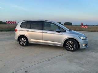 2019 Volkswagen Touran DSG7 II, серебристый, 1900000 рублей, вид 4