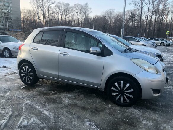 2008 Toyota Vitz II (XP90), серый, 620000 рублей - вид 2