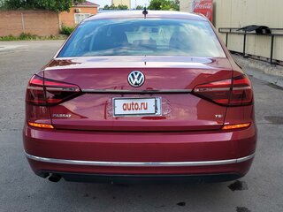 2017 Volkswagen Passat (North America and China) I Рестайлинг, красный, 1850000 рублей, вид 4