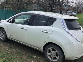 2011 Nissan Leaf I (ZE0/AZE0), белый, 1250000 рублей, вид 2