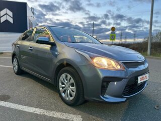 2018 Kia Rio IV, серый, 1515000 рублей, вид 1